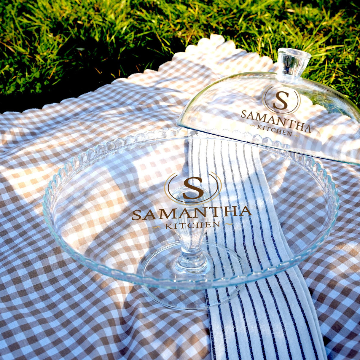 Custom Glass Cake Stand with Dome Lid: Personalized Mom or Grandma Kitchen Display, Gift for Bakers