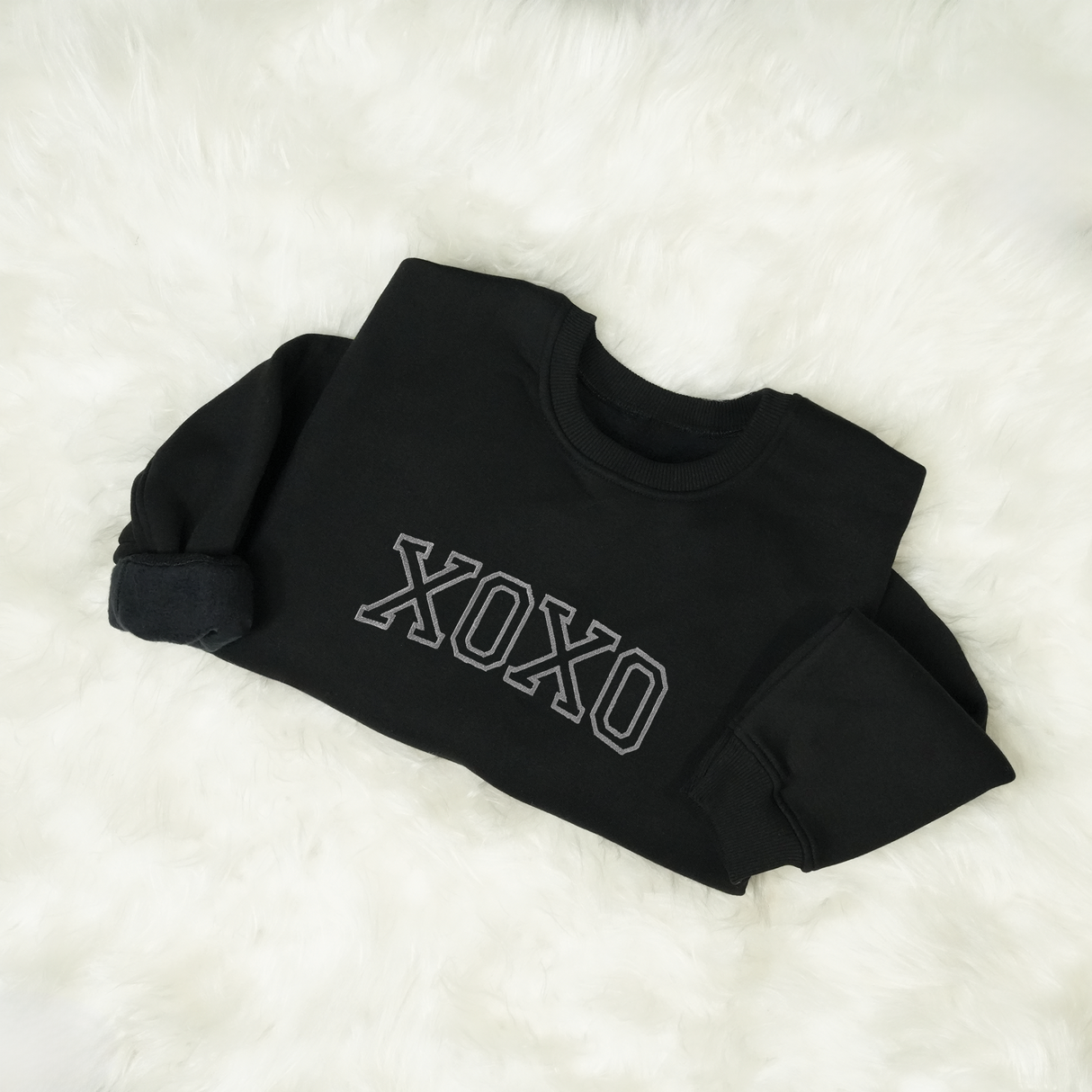 XOXO Valentines Day Sweatshirt: Romantic Crewneck for Women, Girlfriend Anniversary Gift