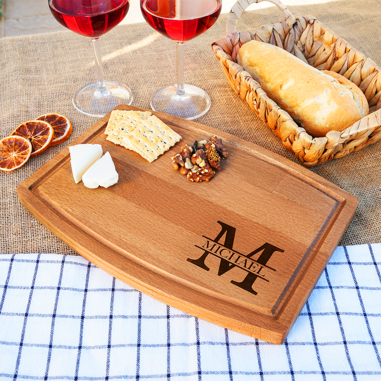 Personalized Gift Charcuterie Board, Custom Family Name Serving Board, Kitchen Decor, Engraved Wooden Bread Cutting Board, Gift for Mom