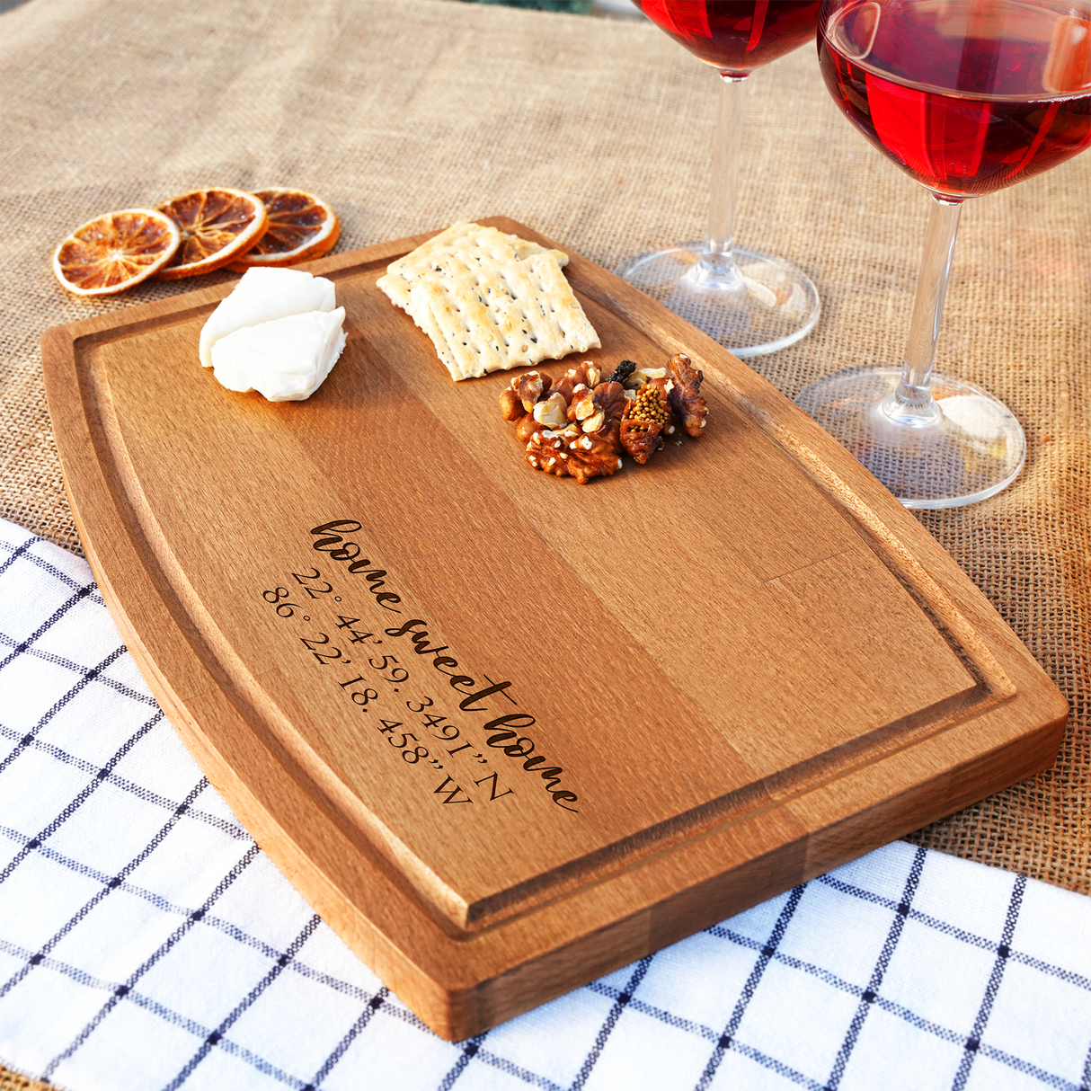 Personalized Gift Charcuterie Board, Custom Family Name Serving Board, Kitchen Decor, Engraved Wooden Bread Cutting Board, Gift for Mom