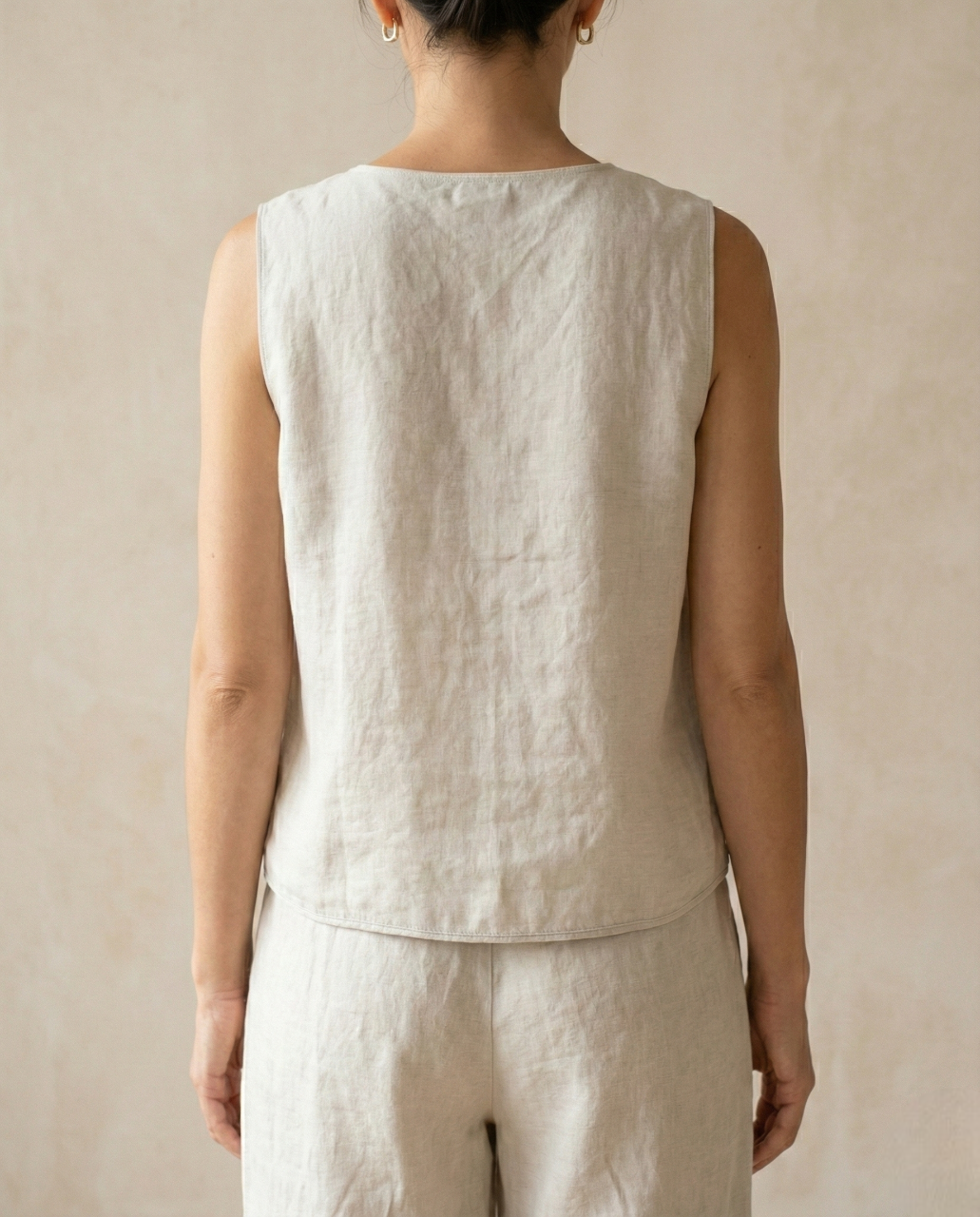 Women’s Sleeveless Linen Vest Top: Button-Front Minimal Style