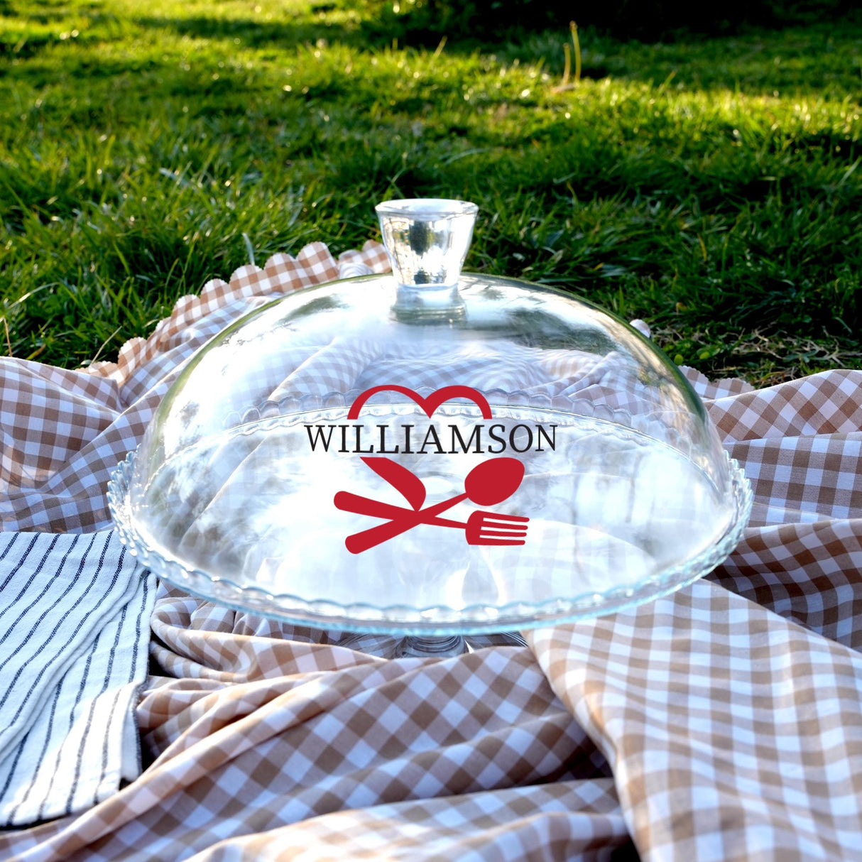 Custom Glass Cake Stand with Dome Lid: Personalized Mom or Grandma Kitchen Display, Gift for Bakers