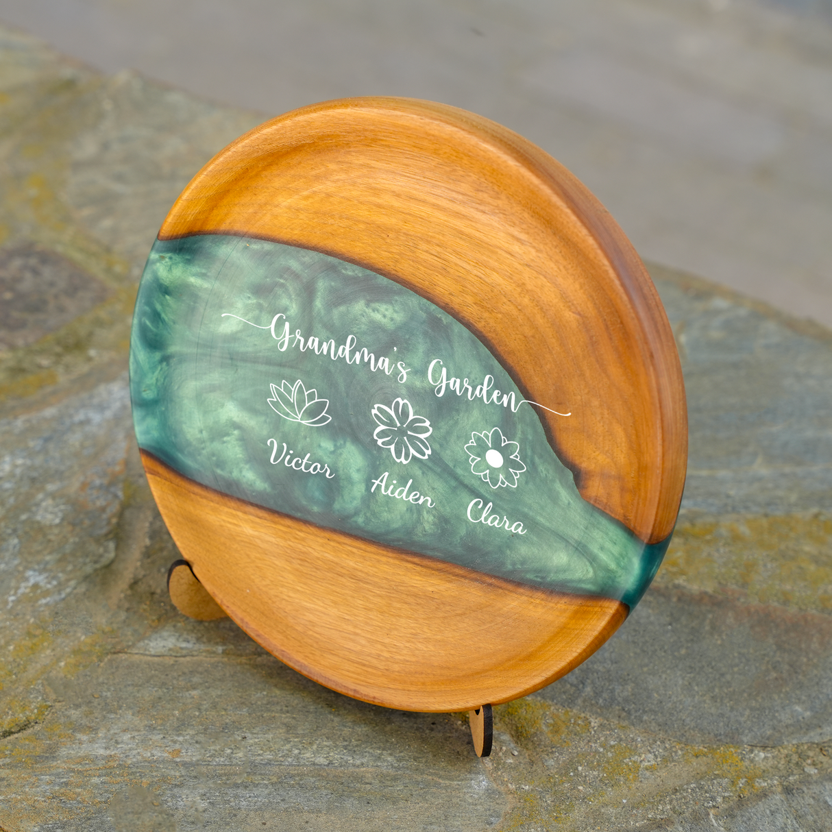 Custom Birth Month Flower Grandma’s Garde Wooden Plate: Mom Christmas Gift