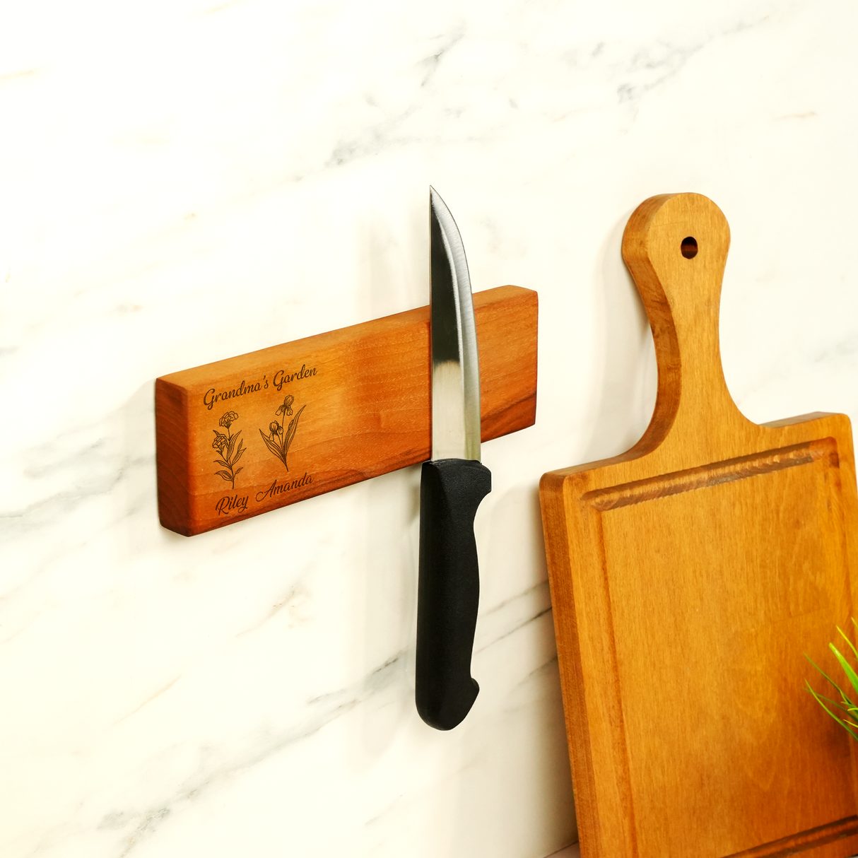 Personalized Live Edge Walnut Knife Display with Magnetic Board: Chef Kitchen Stand, Wall Decor
