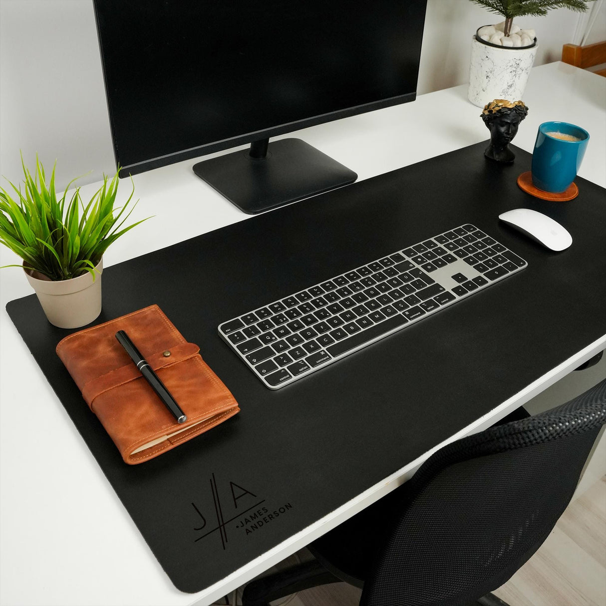 Personalized Round Mouse Pad, Leather Desk Pad, Custom Monogram Keyboard Mat, Lawyer Office Gift, Leather Desk Mat, Desk Decor for Workspace