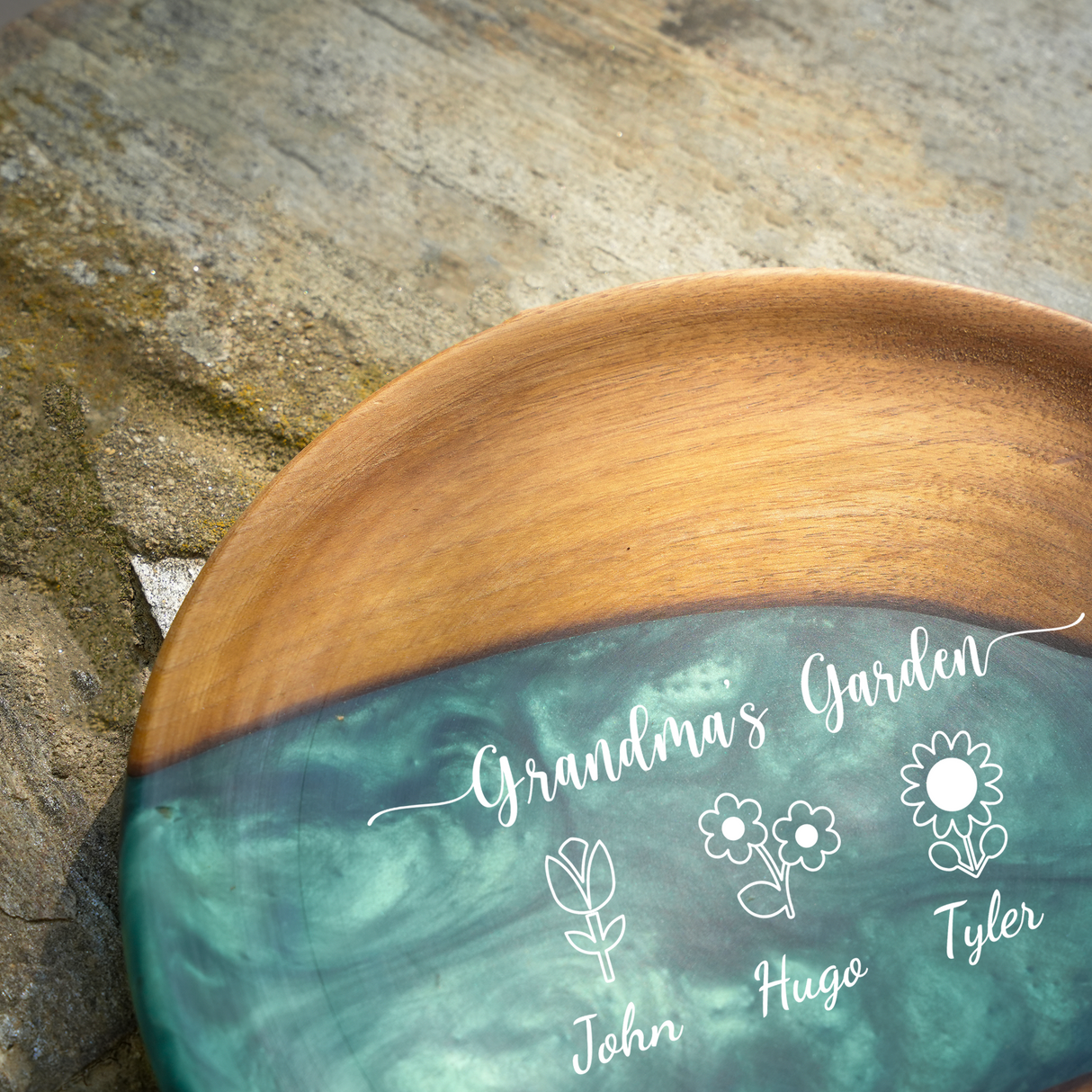 Custom Birth Month Flower Grandma’s Garde Wooden Plate: Mom Christmas Gift