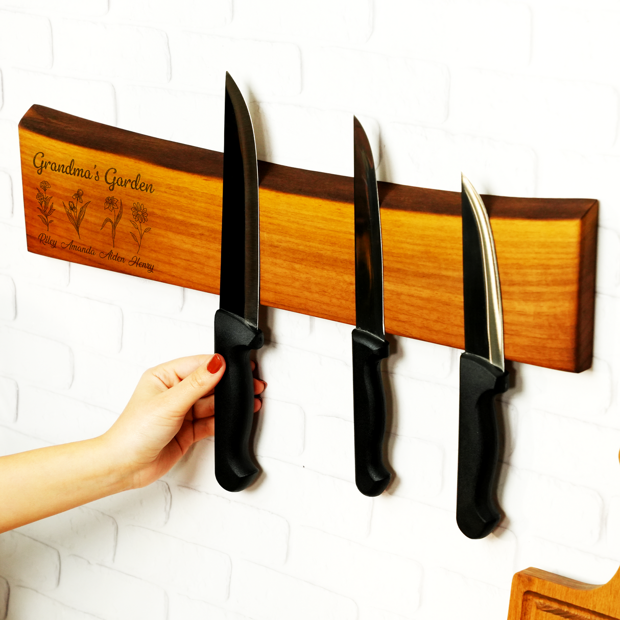 Personalized Live Edge Walnut Knife Display with Magnetic Board: Chef Kitchen Stand, Wall Decor