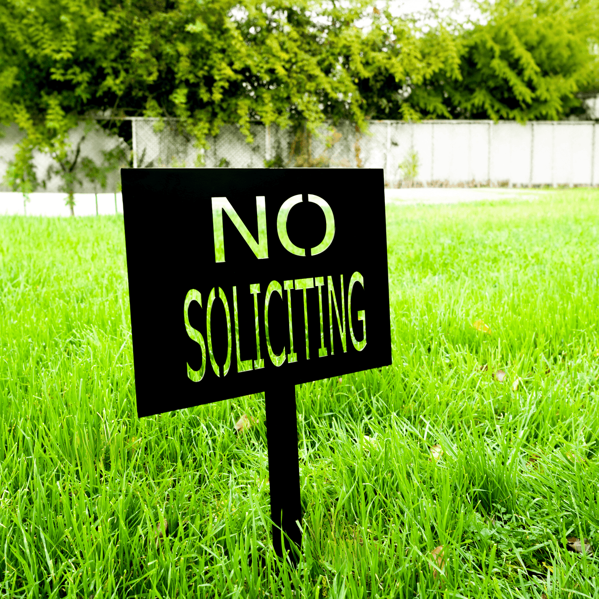 No Soliciting Garden Stake Sign: Custom Metal Yard Sign for Outdoor Decoration