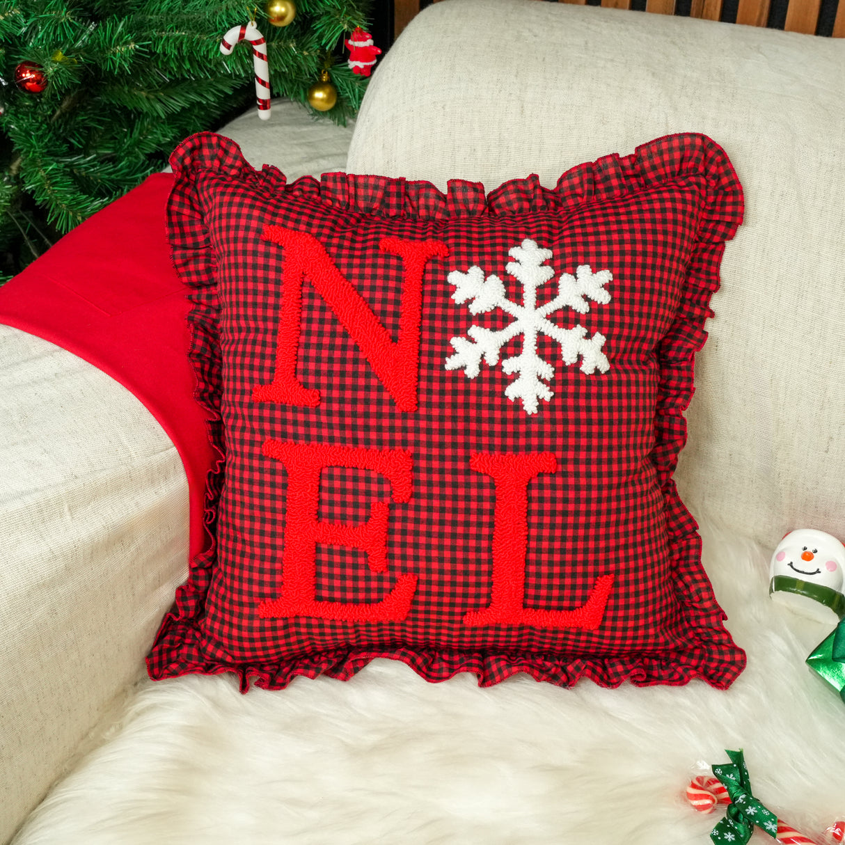 Personalized Christmas Dog Name Pillow: Festive Christmas Decor for Pet Owners