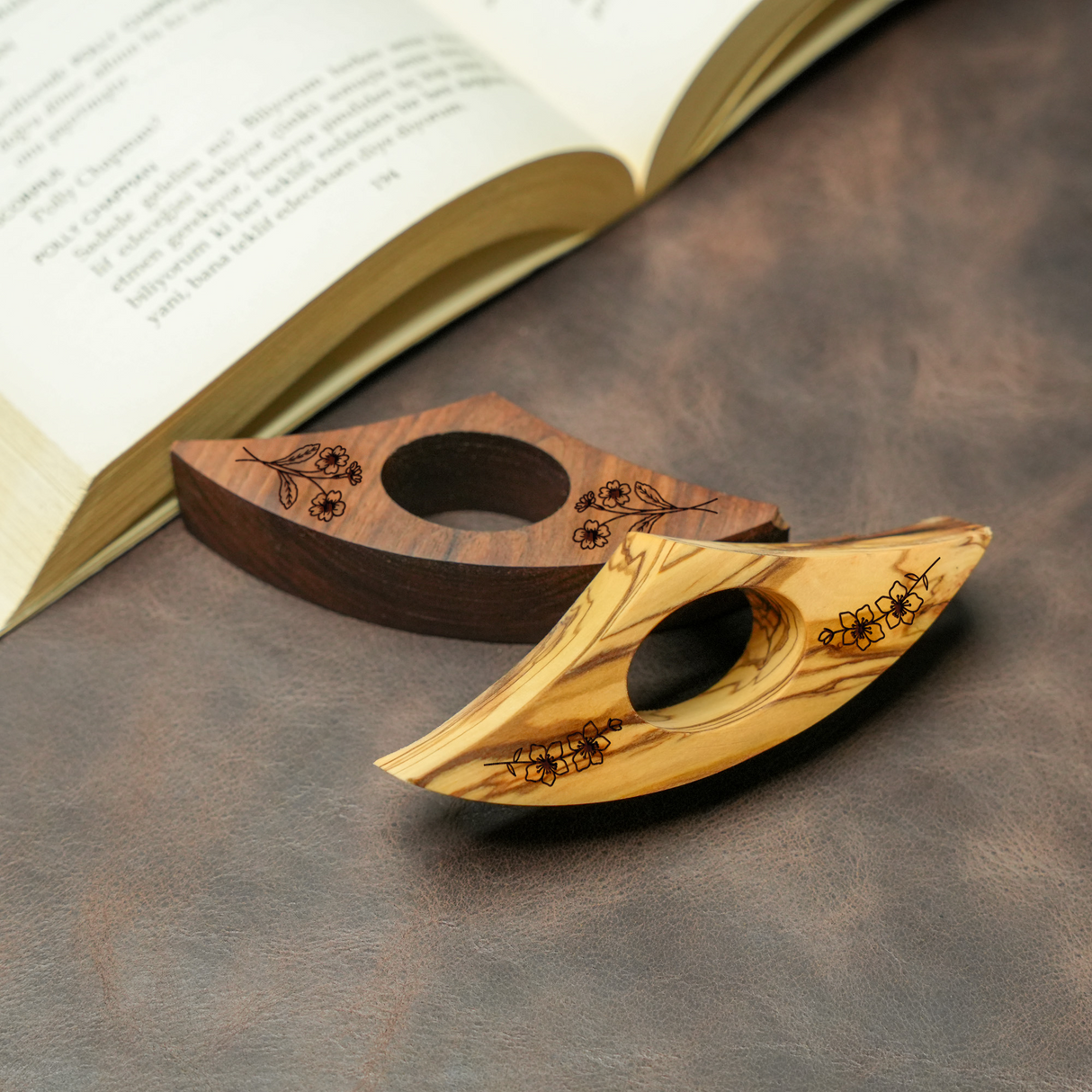 Floral Engraved Wooden Book Page Holder: Personalized Thumb Rest Bookmark