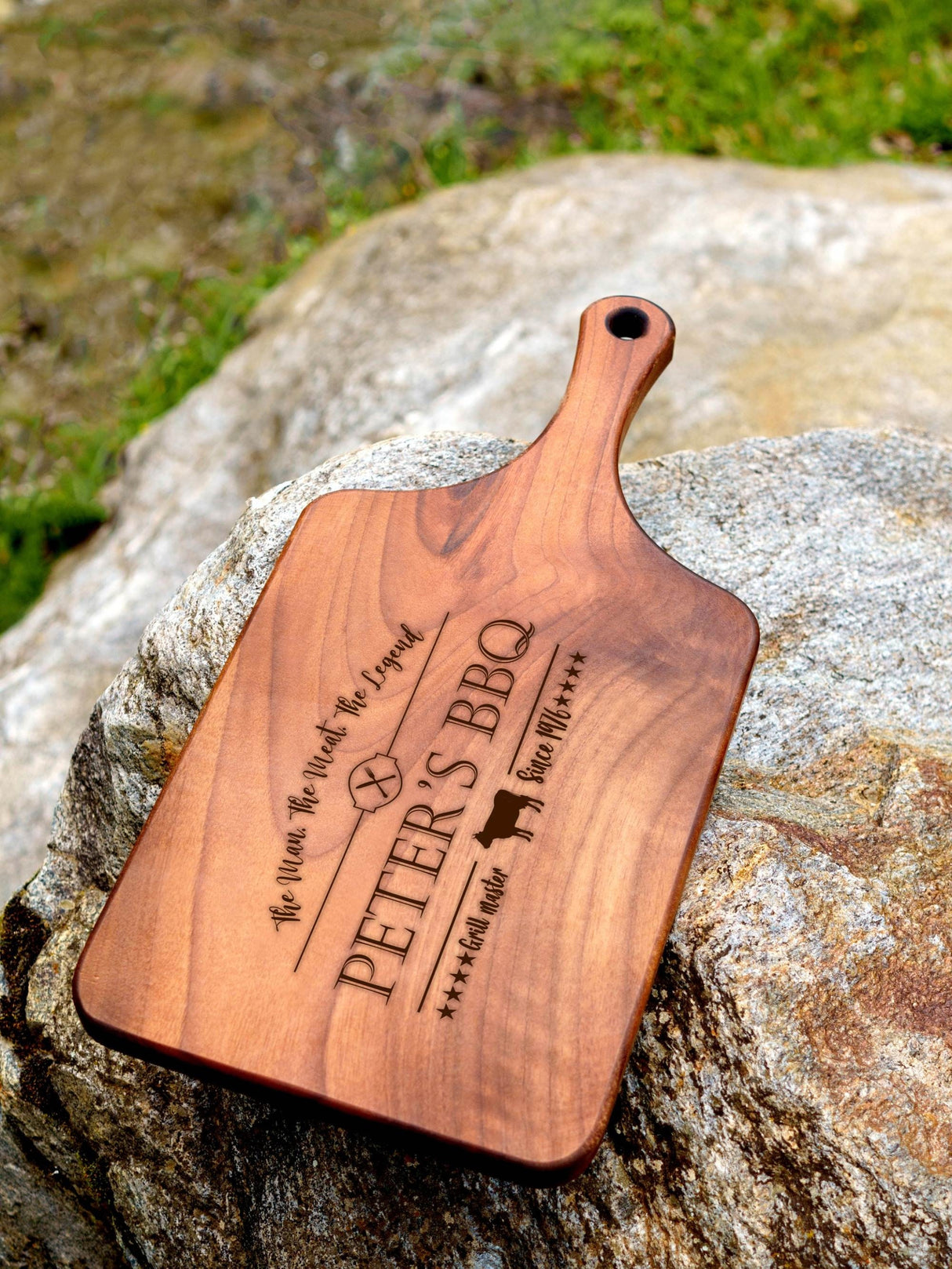 Custom BBQ Walnut Cutting Board, Live Edge Personalized Meat Board, BBQ Gift, Grilling Gift, Father Day Gift, Gift for Him, Gift for Husband