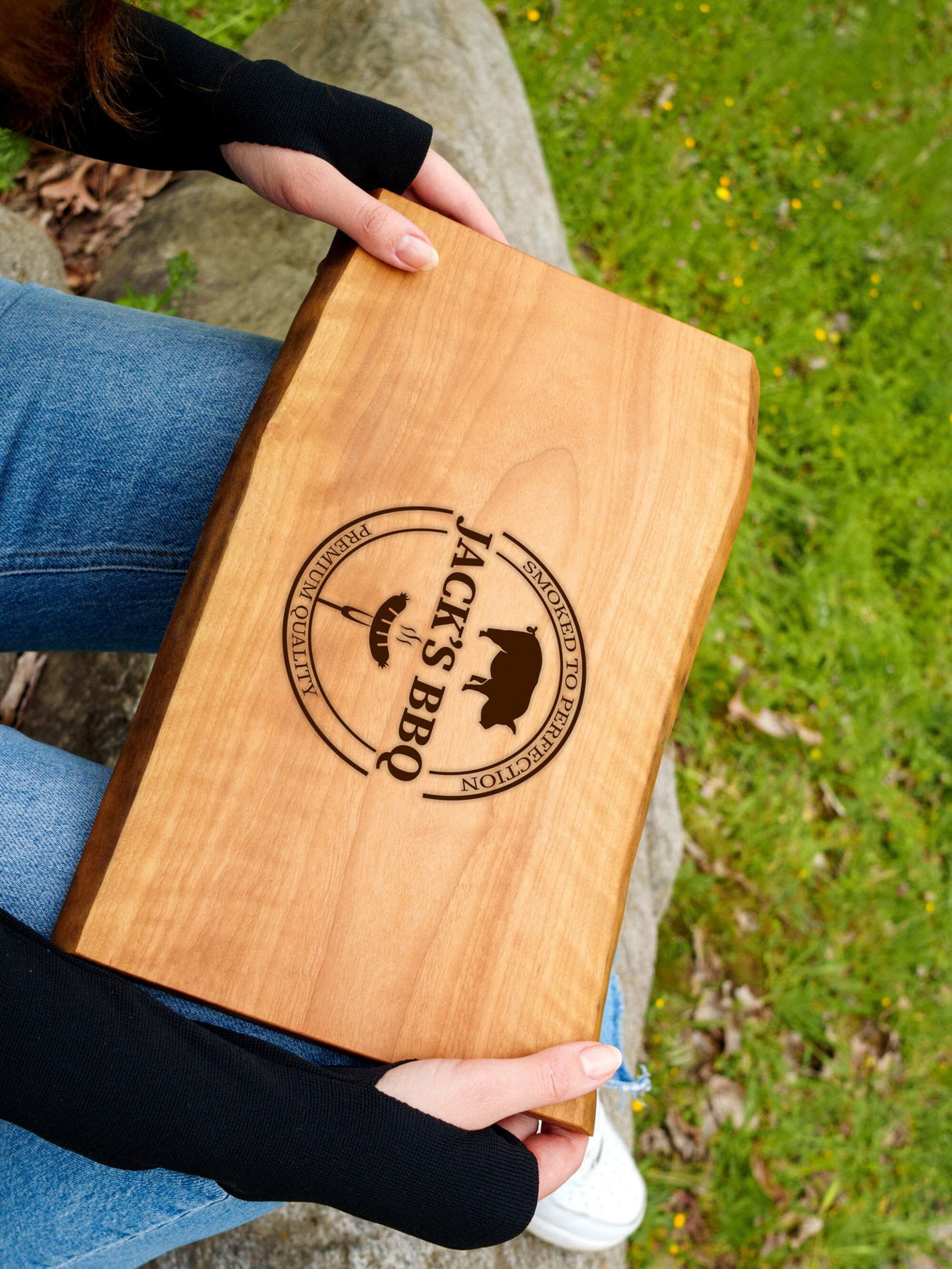 Custom BBQ Walnut Cutting Board, Live Edge Personalized Meat Board, BBQ Gift, Grilling Gift, Father Day Gift, Gift for Him, Gift for Husband