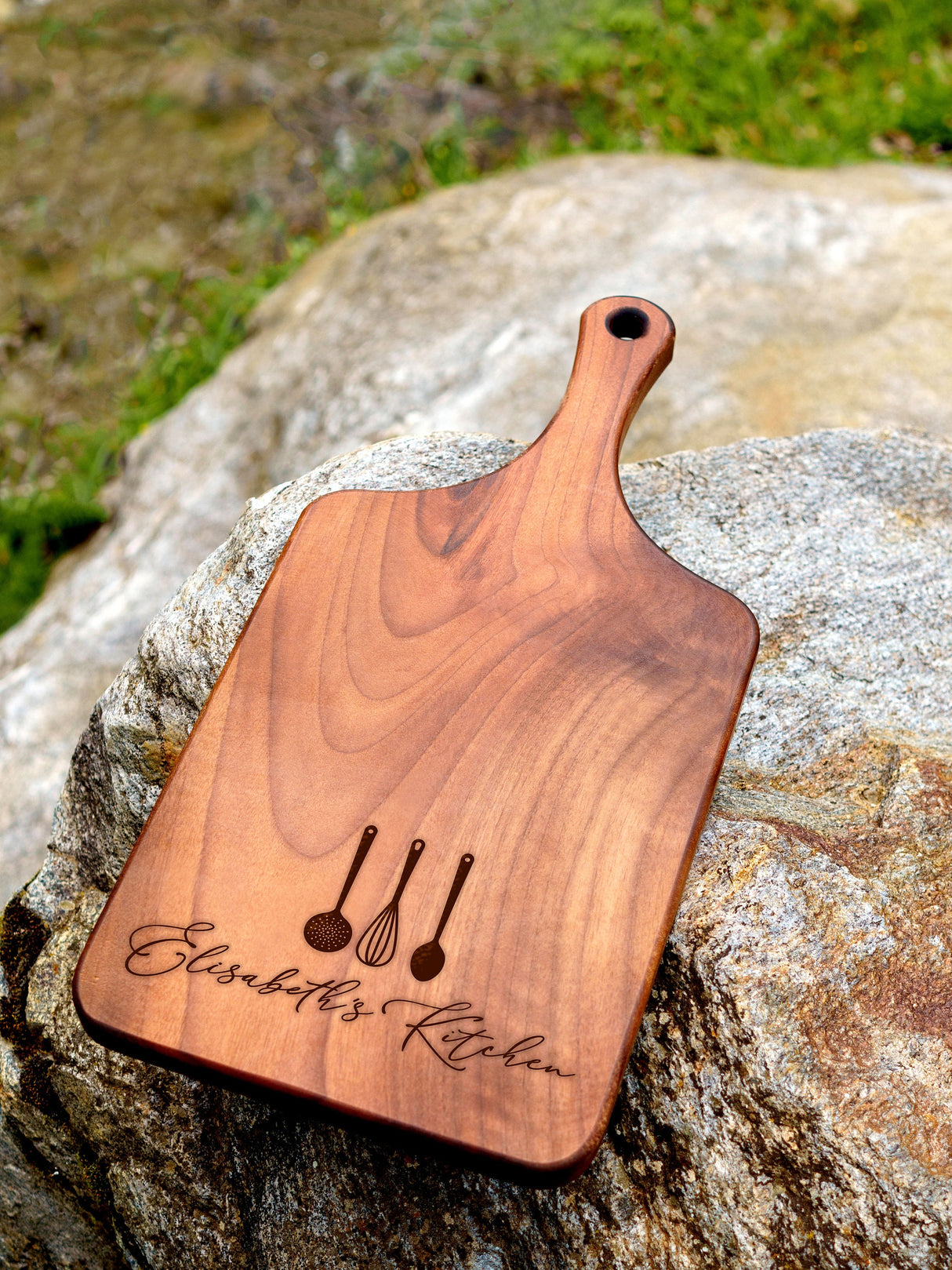 Personalized Mom Birthday Gift, Engraved Walnut Cutting Board, Gifts for Mom, Custom Grandma Gifts, Birthday Gifts for Mother, Gigi Gifts