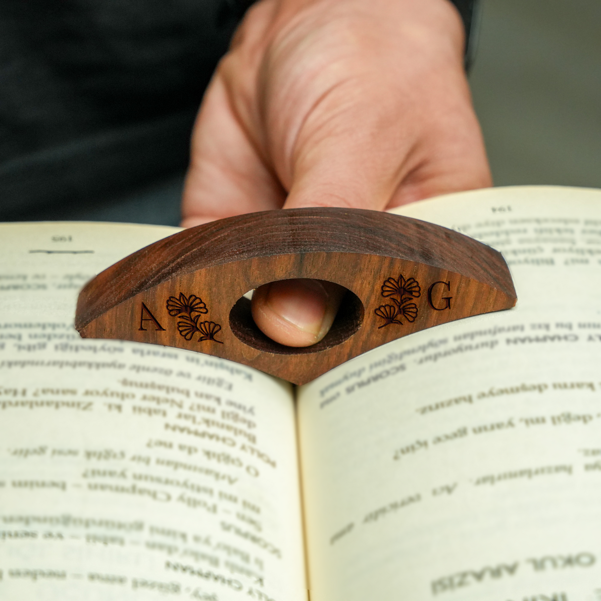 Personalized Wooden Thumb Page Holder: Laser Engraved Reading Tool for Bookworms