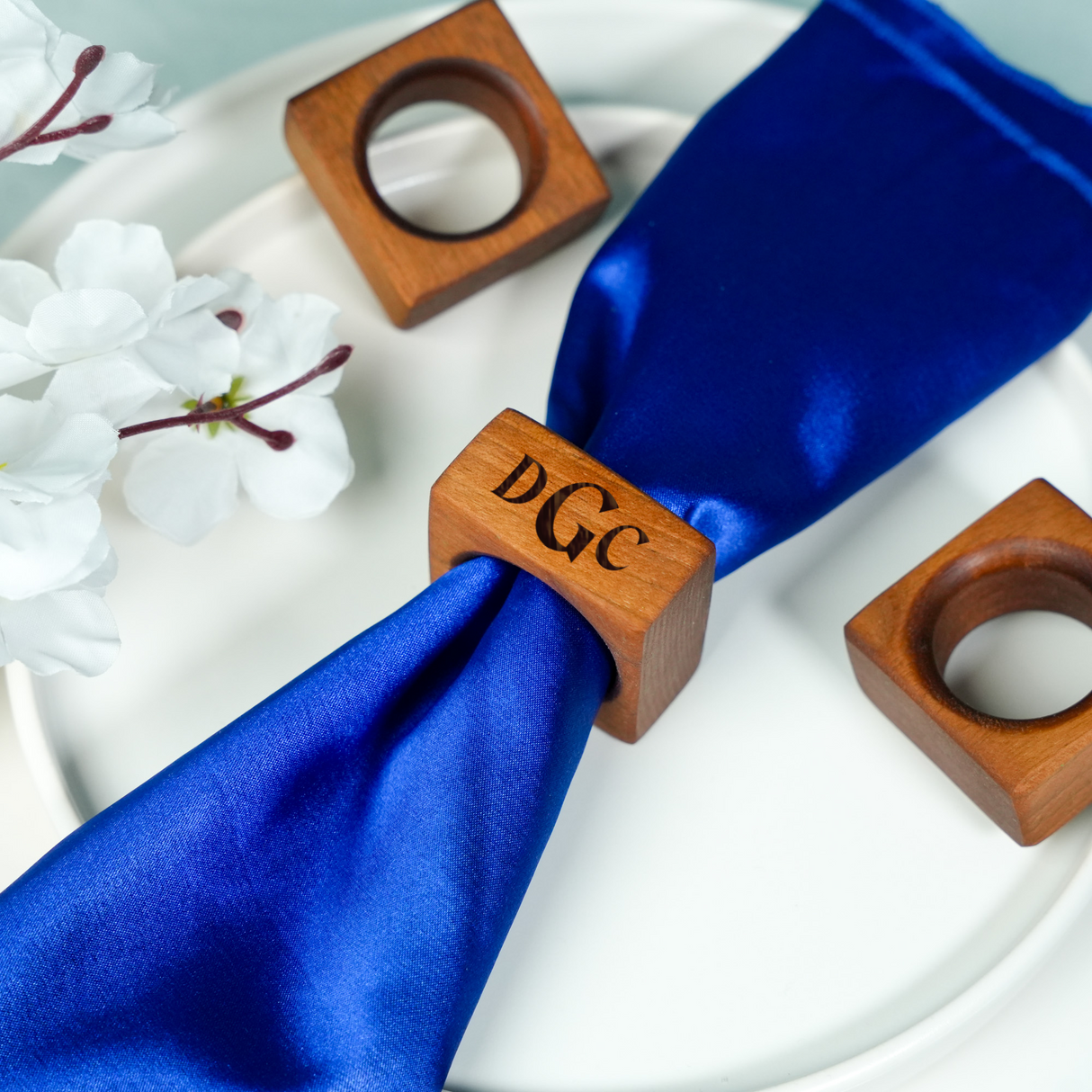 Personalized Wooden Heart Napkin Rings: Engraved Wedding Table Decor & Favor