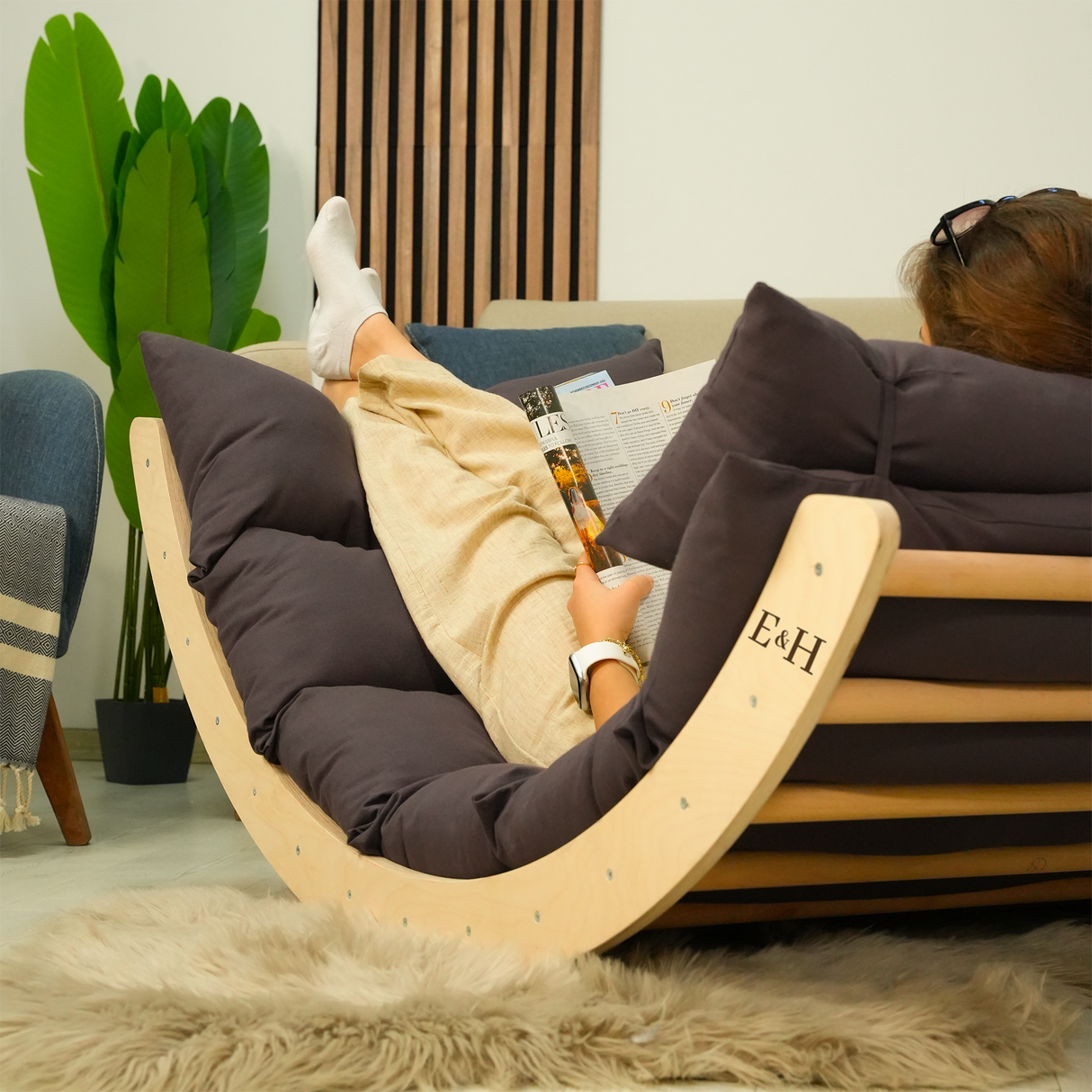 Wooden Lounge Chair with Water-Resistant Cushion: Personalized Outdoor Relaxation Furniture