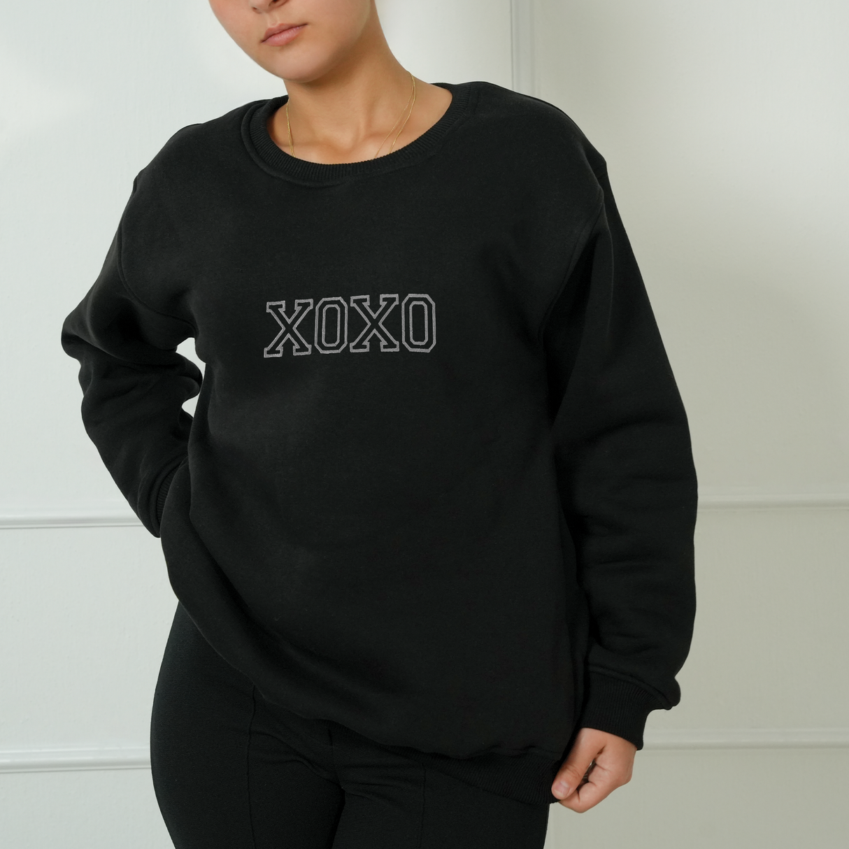 XOXO Valentines Day Sweatshirt: Romantic Crewneck for Women, Girlfriend Anniversary Gift