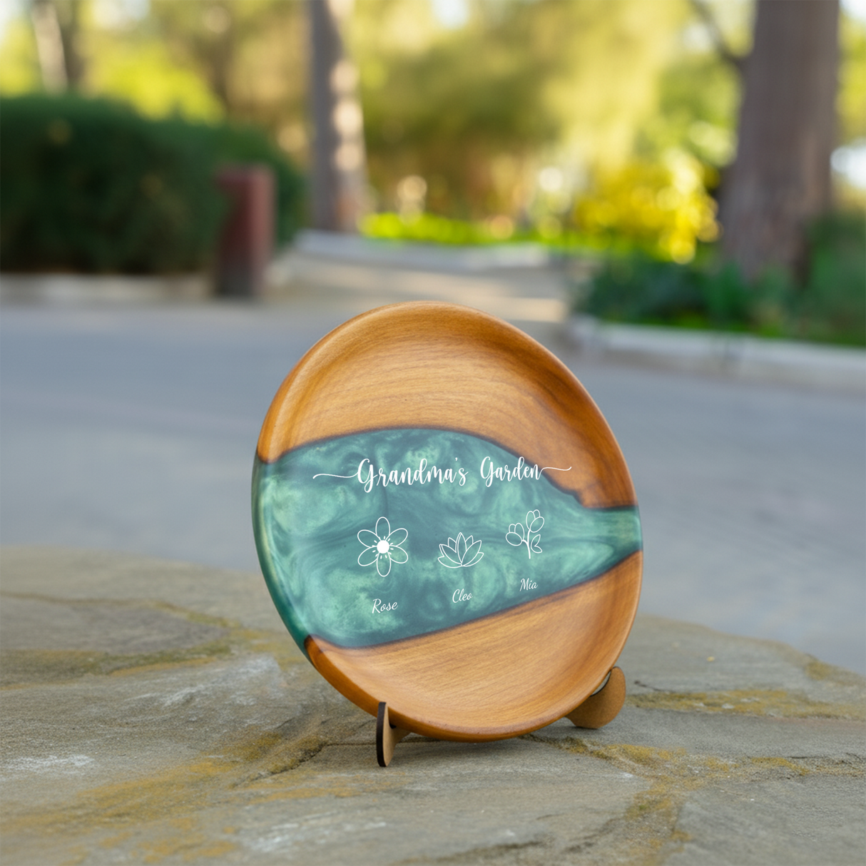 Custom Birth Month Flower Grandma’s Garde Wooden Plate: Mom Christmas Gift