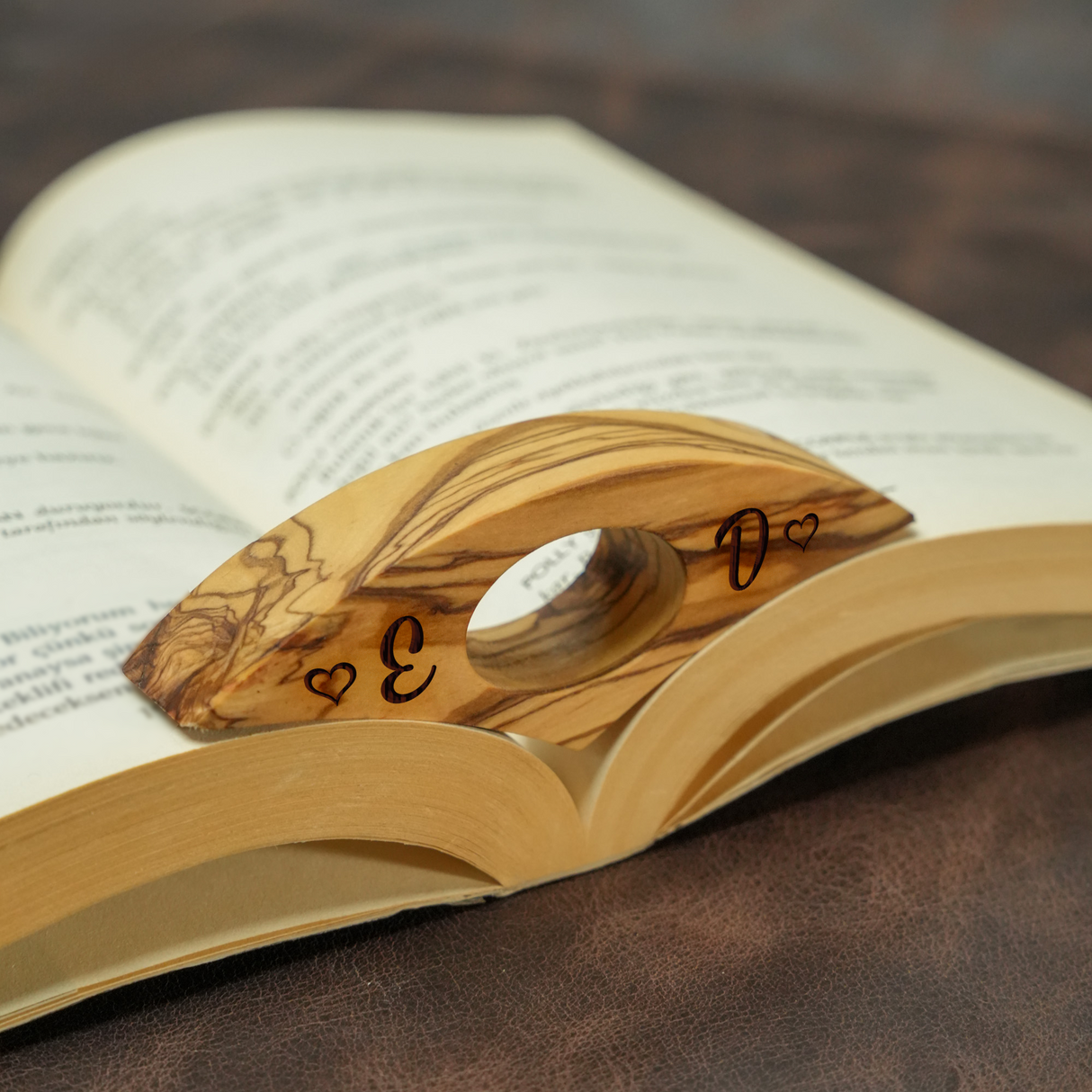Personalized Wooden Thumb Page Holder: Laser Engraved Reading Tool for Bookworms