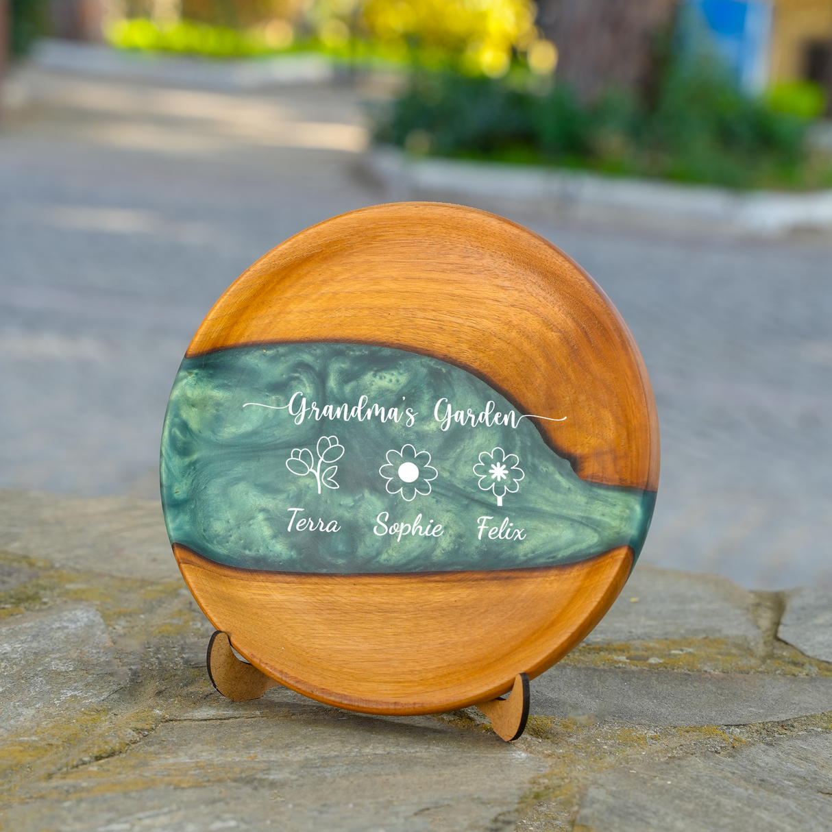Custom Birth Month Flower Grandma’s Garde Wooden Plate: Mom Christmas Gift