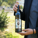 Custom Faceless Portrait Wine Label: Minimalist Illustration for Anniversary or Valentine's Day
