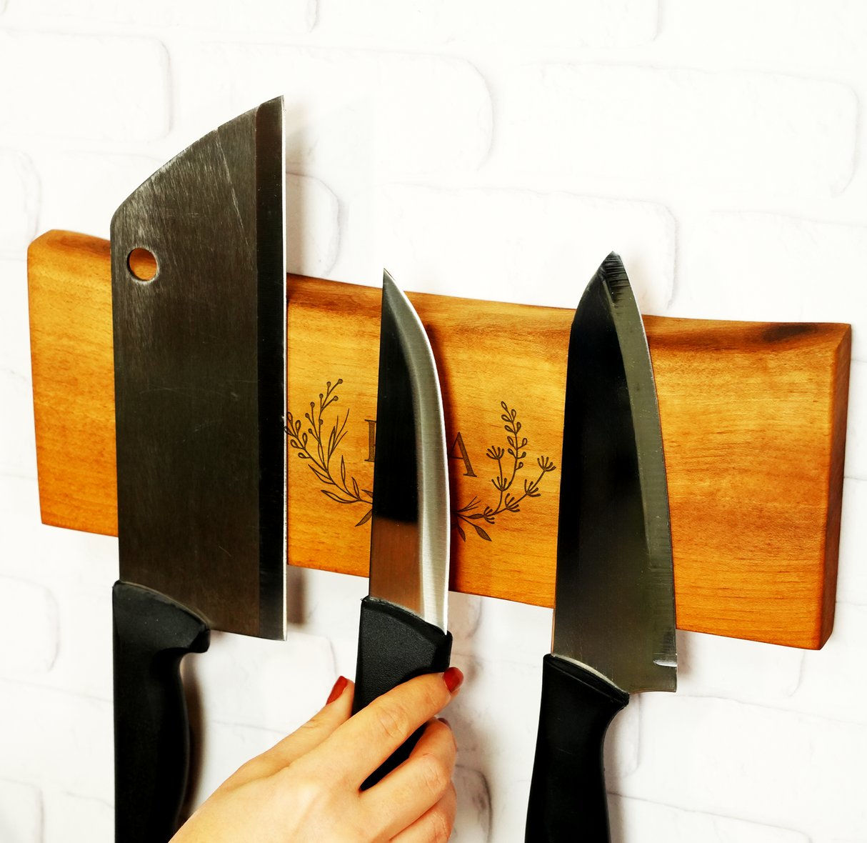 Live Edge Wooden Magnetic Knife Display Stand: Personalized Kitchen Block, Couples Anniversary