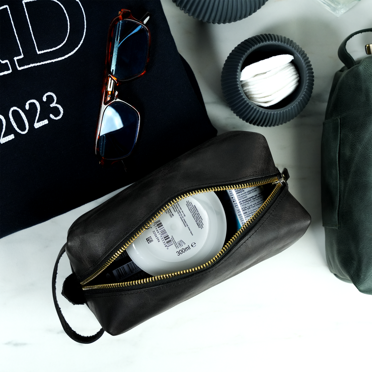 Personalized Leather Toiletry Bag for Mens, Custom Travel Dopp Kit, Groomsmen Gifts Bag, Leather Travel Toiletry Bag, Husband Anniversary