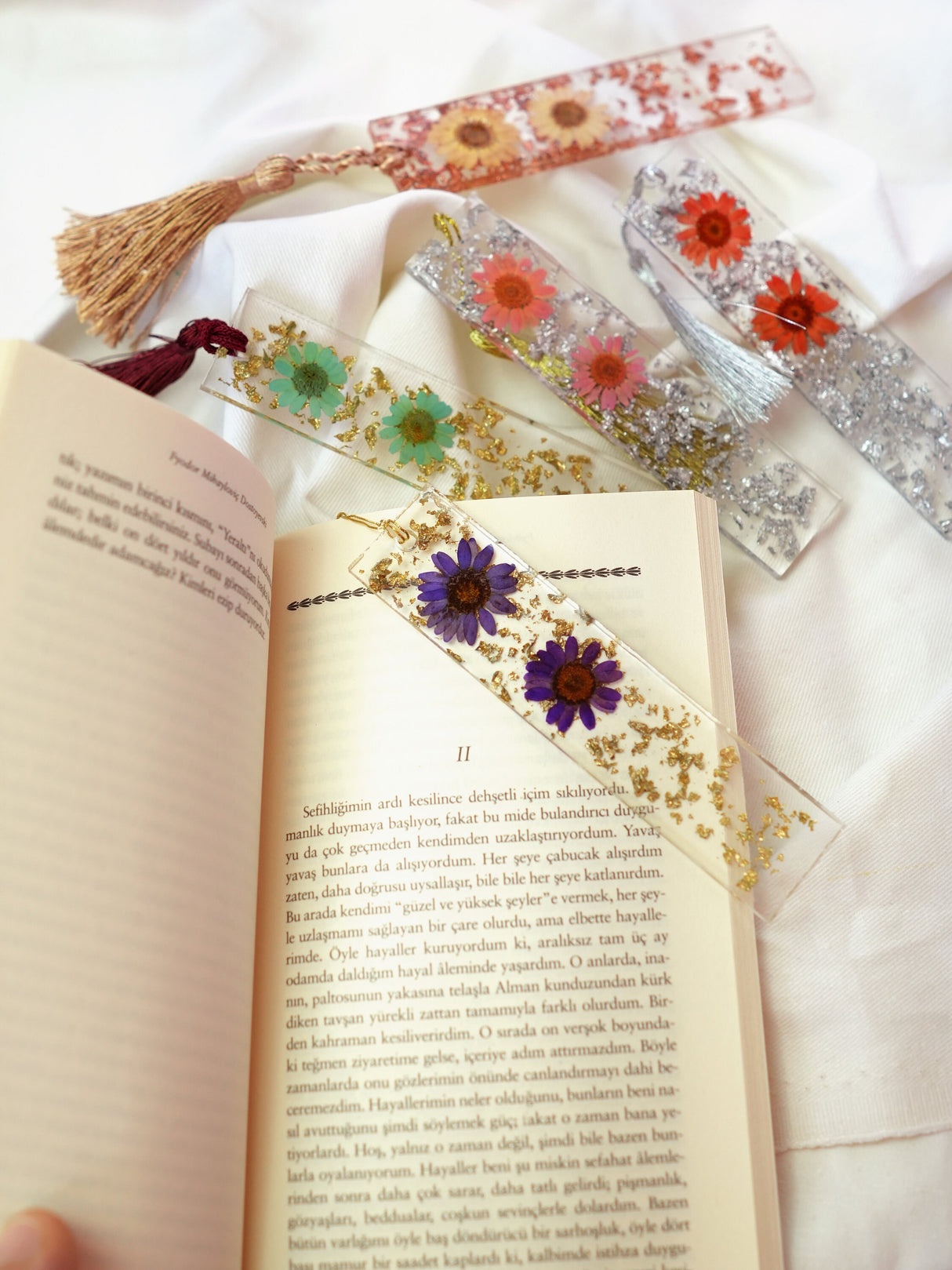 Handmade Pressed Flower Resin Bookmark, Personalized Bookworm Gifts, Custom Gift for Bestfriend, Minimal Book Accessories, Gift for Her - Arria Home