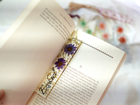 Handmade Pressed Flower Resin Bookmark, Personalized Bookworm Gifts, Custom Gift for Bestfriend, Minimal Book Accessories, Gift for Her - Arria Home