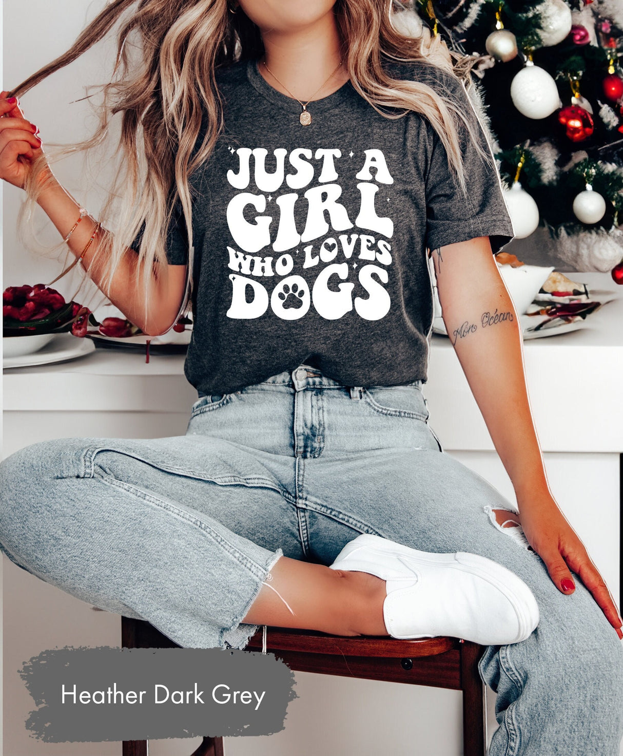 Just A Girl Who Loves Dogs Shirt, Dog Mom Shirt, Dog Mom Gift, Dog Mommy, Pet Owner Gifts, Dog Owner Gift, Christmas Dog, Dog Lover Tshirt