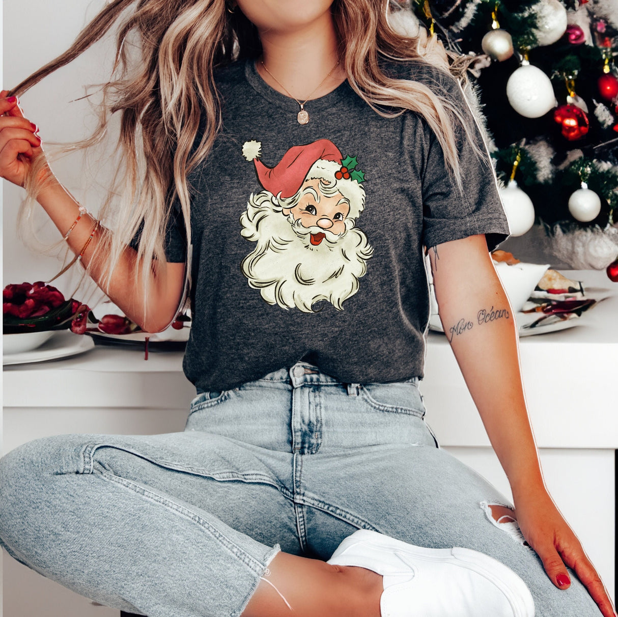 Retro Santa TShirt, Vintage Santa Shirt, Retro Christmas Santa, Holiday Clothing Women, Christmas Tee for Woman, Holiday Shirt