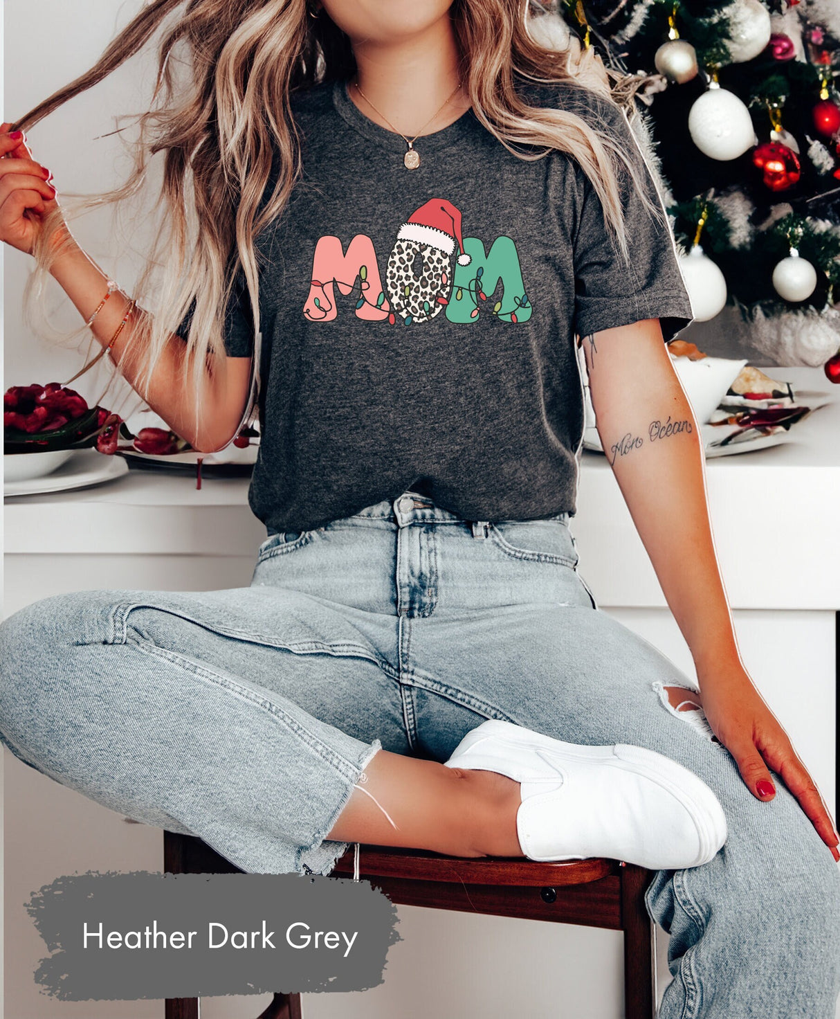 Christmas Gift Mom, Cute Christmas Shirt, Holiday Tshirt, Xmas Family Shirt, Gift for Parents, Christmas Gift Women, New Year's Eve Shirt